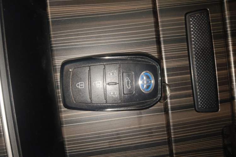 Used Toyota Granvia 2022 2.5L Hybrid Prestige Edition
