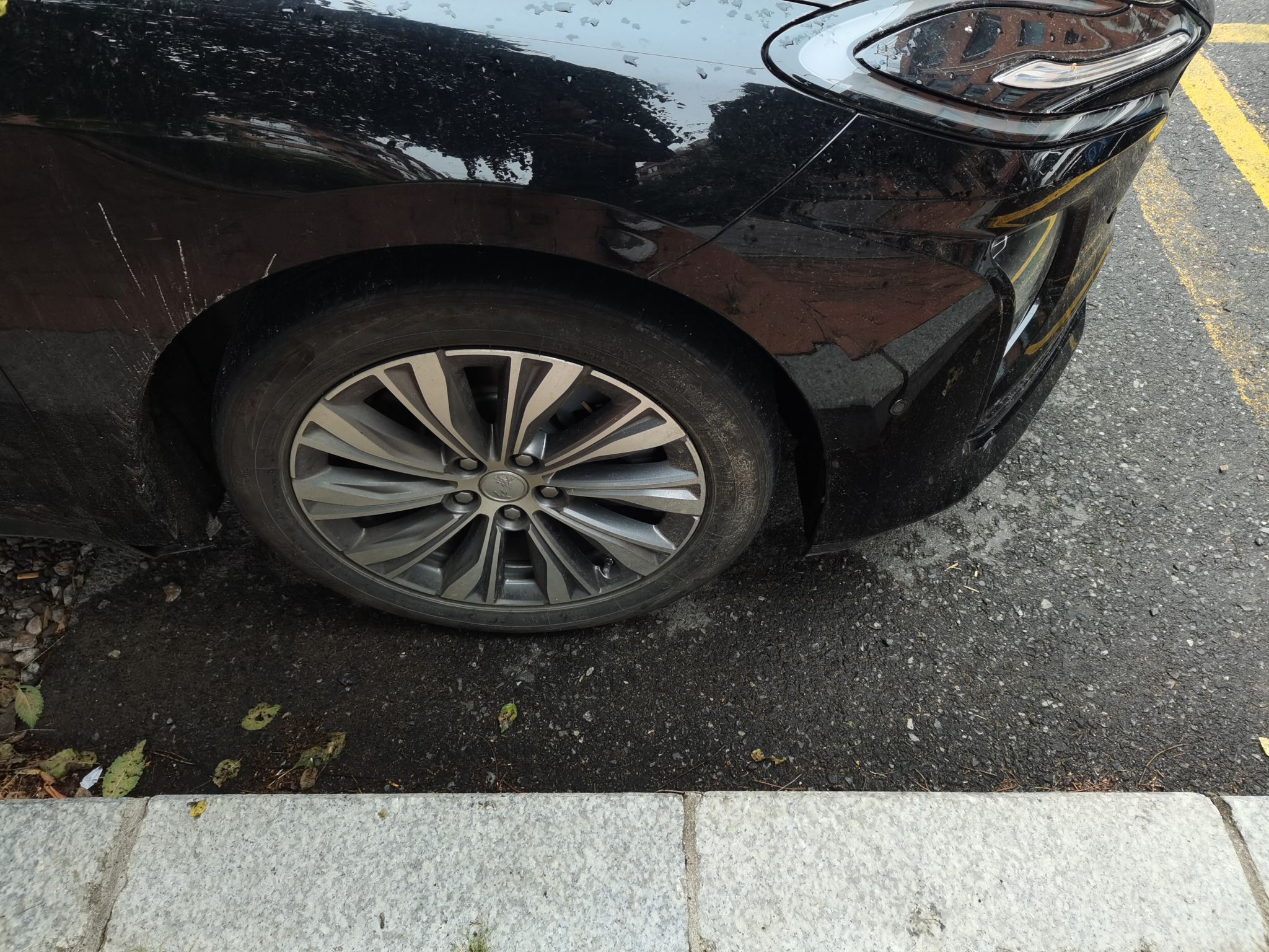 Hongqi E-QM5 2024 610 km PLUS — снимка 8