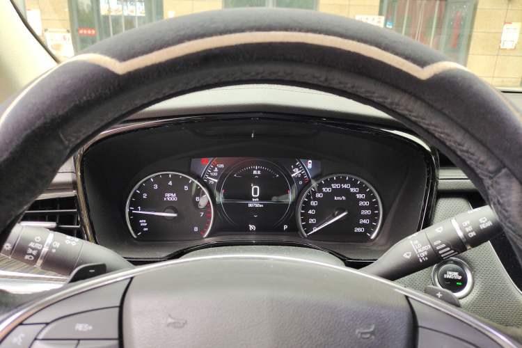 Used Cadillac XT5 2018 25T Luxury Model
