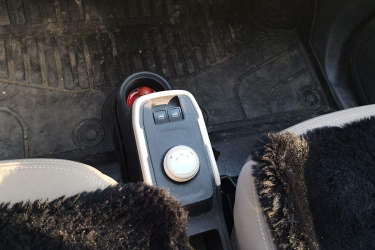 Used Chery QQ Ice Cream 2024 Edition Youth Version 205km Sundae Gear Lever