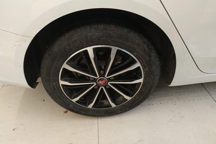 Used Roewe i5 2020 1.5L Automatic 4G Connect Luxury Flagship Edition
