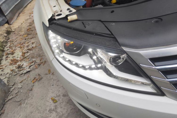 Used Volkswagen FAW-Volkswagen CC 2015 1.8TSI Luxury Model Right Front Headlight