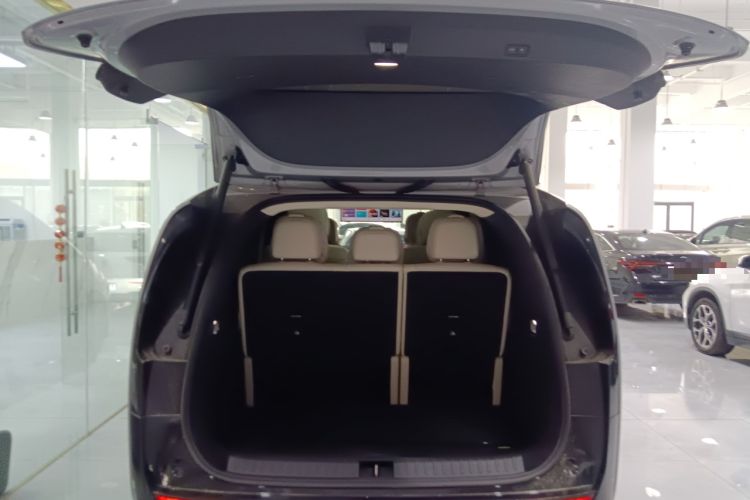 Used Li Auto MEGA 2025 Home Family Special Edition
