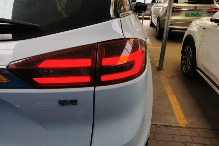 Used Geely Auto Emgrand X7 Sport 2020 1.8TD DCT Two-Wheel Drive Smart Connect 4G-Enabled Version