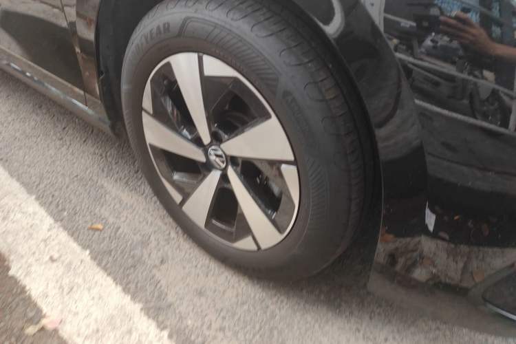 Used Volkswagen Magotan 2024 300TSI DSG Prestige Edition—A Real Eye-Catcher
