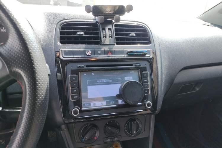 Used Volkswagen Polo 2014 1.4L Manual Fashion Edition
