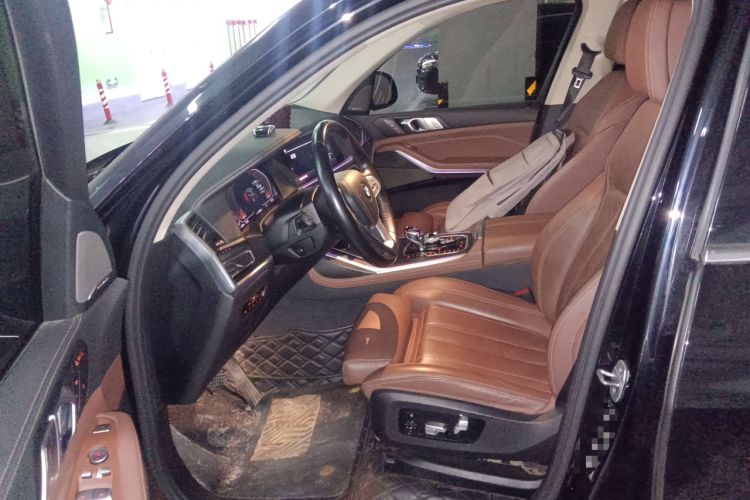 Used BMW X7 2019 xDrive40i Luxury Package with Leading Features