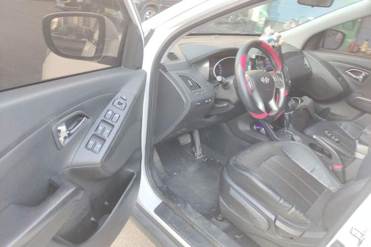Used Hyundai ix35 2015 2.0L Automatic 2WD Smart Version China V Standard
