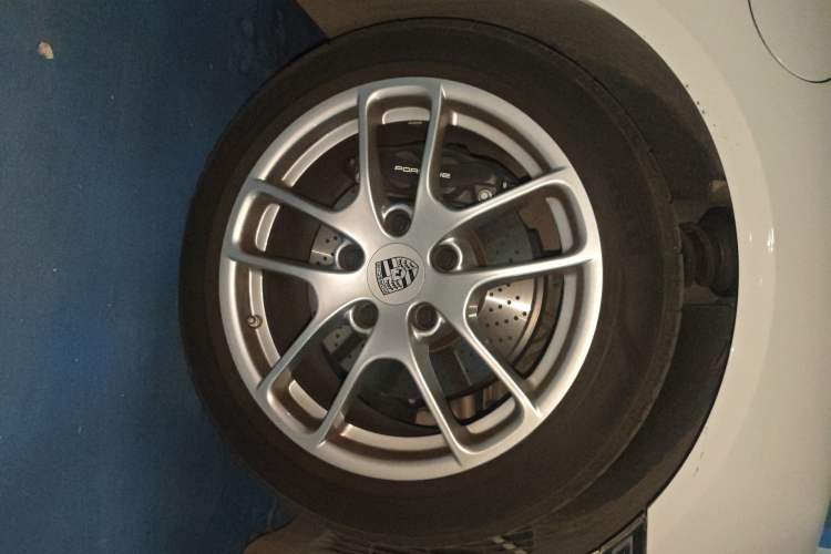 Used Porsche 718 2022 Boxster 2.0T Right Front Wheel Hub