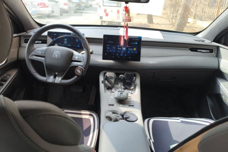 Used BYD Qin PLUS 2025 DM-i Smart Drive 55KM Leading Model Center Console