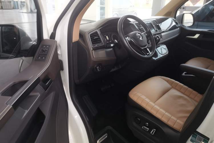 Used Volkswagen Caravelle 2018 2.0 TSI 4x4 Luxury Edition 7-Seater
