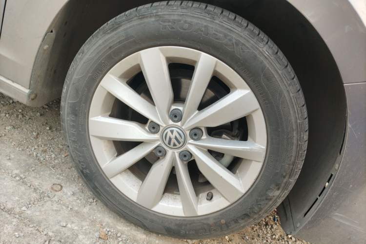 Used Volkswagen Bora 2019 1.5L Automatic Elite Version Right Front Wheel Hub
