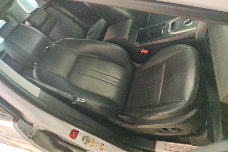 Used Land Rover Discovery Sport 2018 240 PS SE Version Right Front Seat