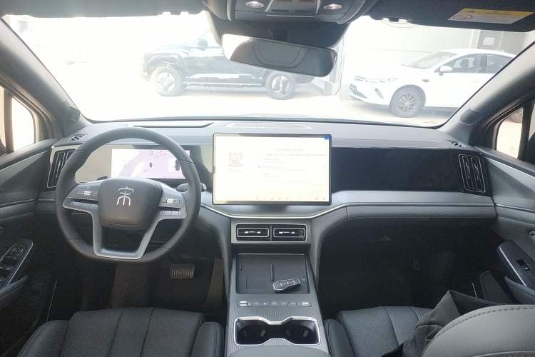 Used BYD Song L DM-i 2026 Model 200KM Superior Version Center Console