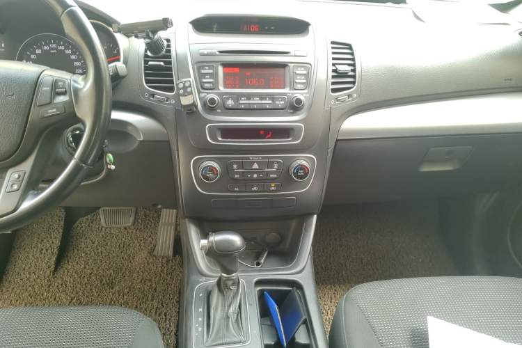 Used Kia Sorento  Audio And AC Panel