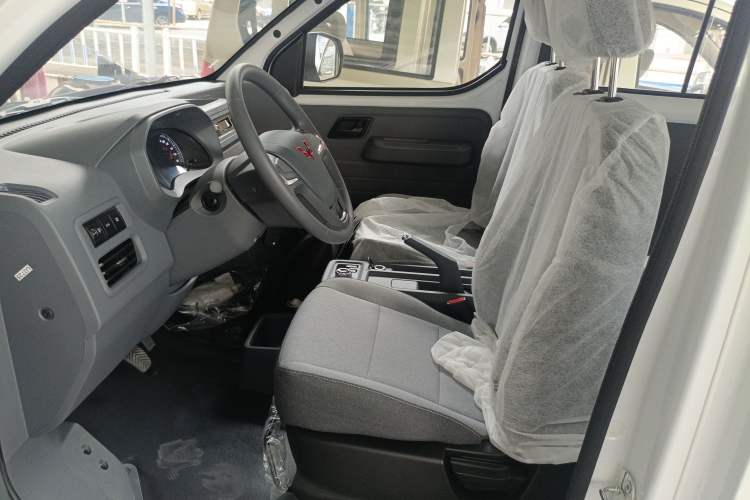 Used Wuling Yangguang 2025 Model 400km Bus Edition—Comfort Edition