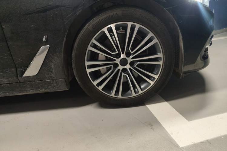 Used BMW 5 Series New Energy 2019 530Le Luxury Package Right Front Wheel Hub
