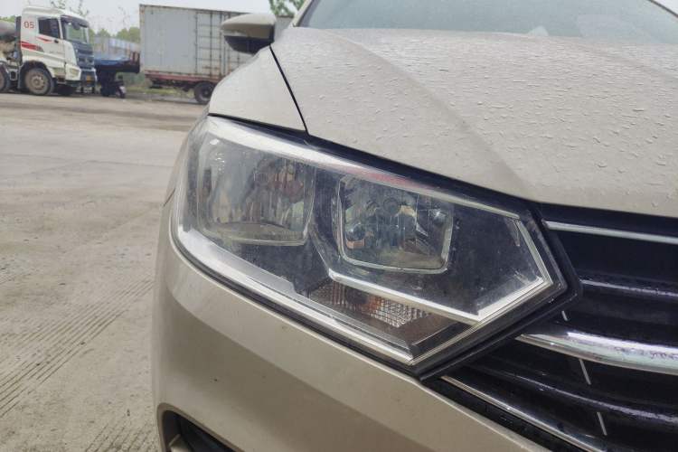 Used Volkswagen Bora 2016 1.6L Manual Fashion Edition Right Front Headlight