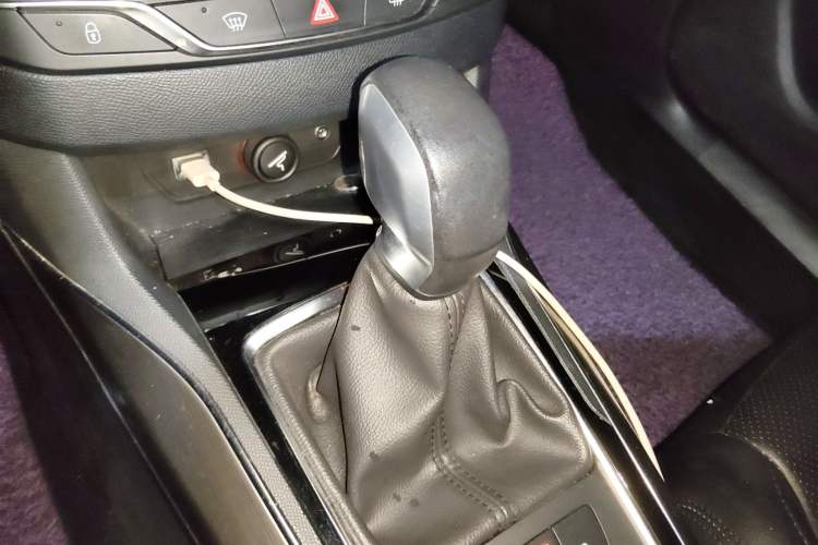 Used Peugeot 408 2018 350THP Automatic Luxury Edition Gear Lever