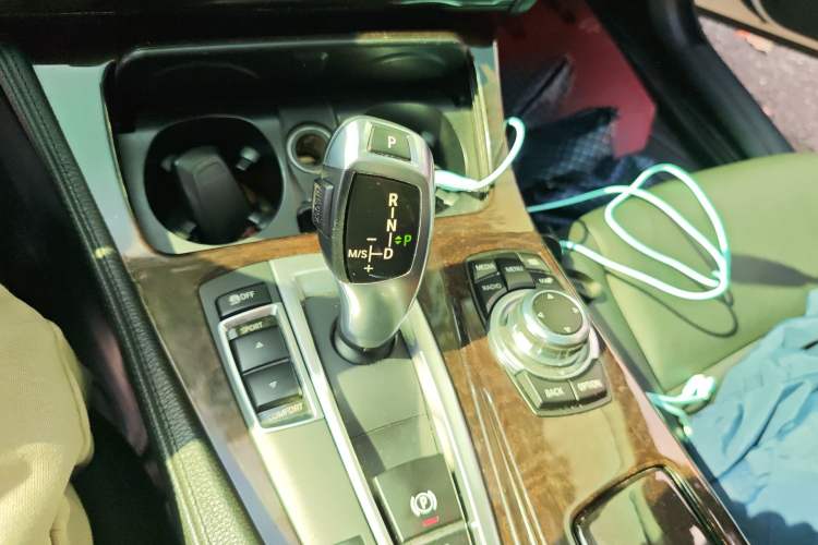 Used BMW 5 Series 2014 525Li Leading Model
