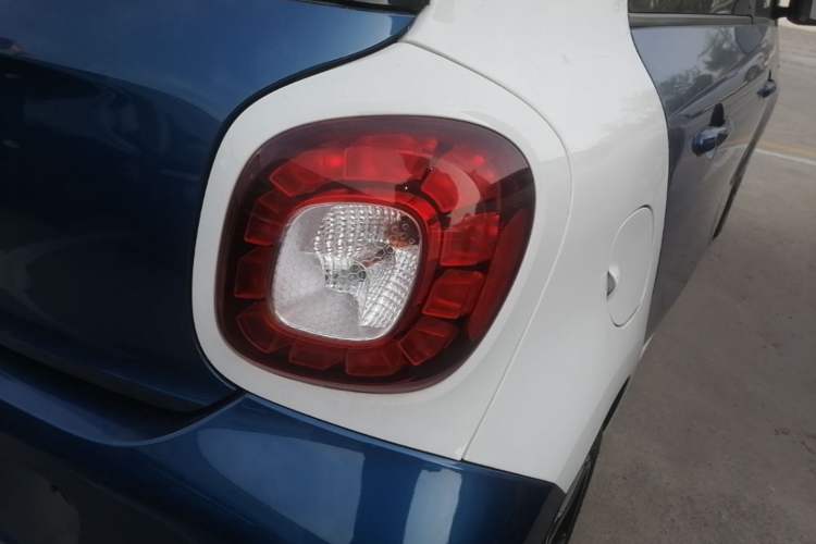 Used smart forfour 2016 0.9T 66 kW Ultimate Edition Exterior 3