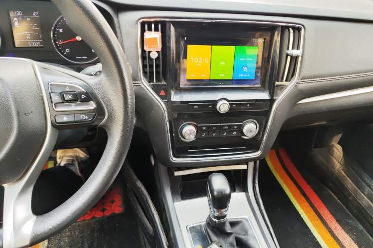 Used Roewe i6 2020 PLUS 1.6L CVT 4G Connected Glory Luxury Edition Audio And AC Panel