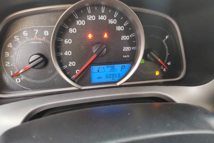 Used Toyota RAV4 2019 2.0L CVT Two-Wheel Drive Luxury Version China VI Standard Odometer Close Up