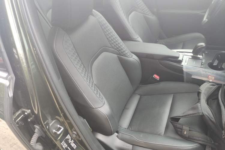 Used Lexus UX New Energy 2020 300e Pure·Joy Edition Right Front Seat