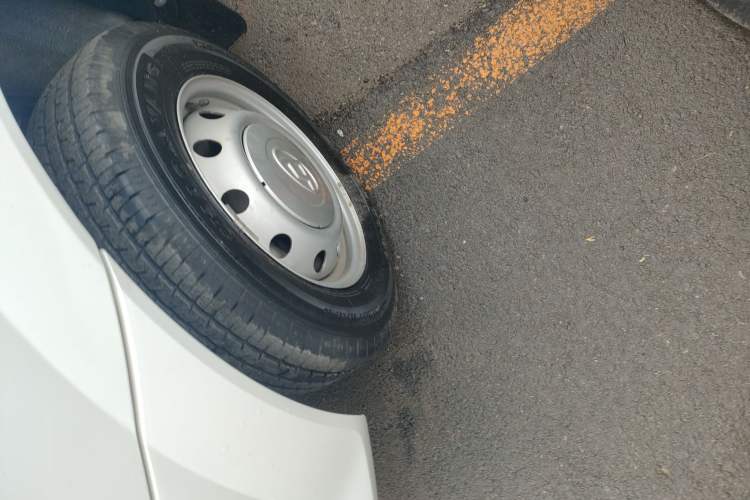 Used SAIC MAXUS Xintu V80 2023 2.0T Manual Classic City Delivery King Short Wheelbase Mid-Roof 3-Seater