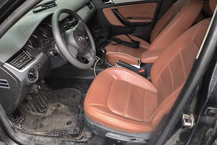 Used Volkswagen Bora 2013 1.6L Manual Fashion Edition Left Front Seat