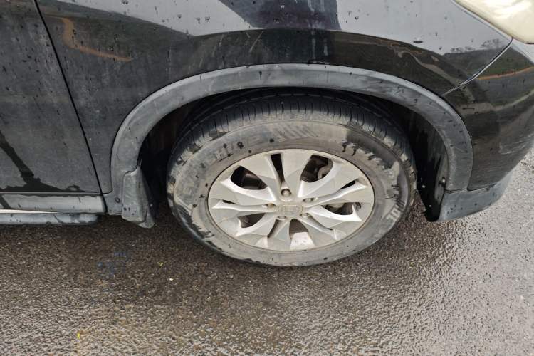 Used Honda CR-V 2012 2.4L four-wheel drive luxury version Right Front Wheel Hub