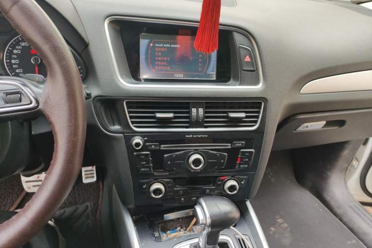 Used Audi Q5 2017 40 TFSI Technology Edition Audio And AC Panel