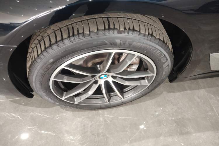 Used BMW 5 Series 2022 Second Facelift 525Li M Sport Package Left Front Wheel Hub