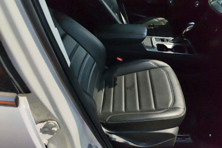 Used Ford Kuga 2019 EcoBoost 180 Two-Wheel-Drive Platinum Edition China VI Standard
