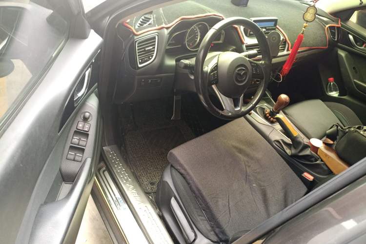 Used Mazda Mazda 3 Axela 2014 Sedan 1.5L Manual Comfort Model
