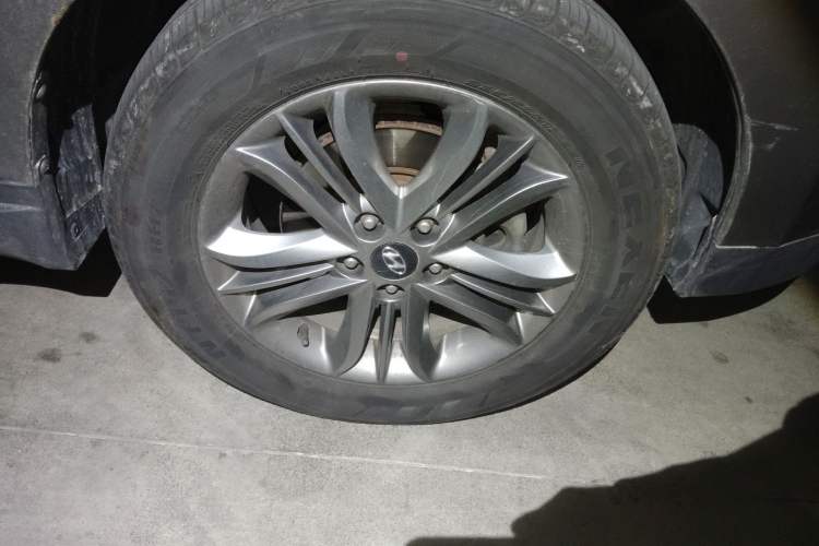 Used Hyundai ix35 2013 2.0L Automatic Two-Wheel Drive Smart GLS China IV Standard Right Front Wheel Hub