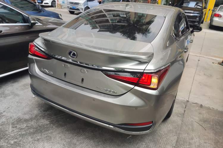 Used Lexus ES 2020 300h Premier Edition Exterior 3