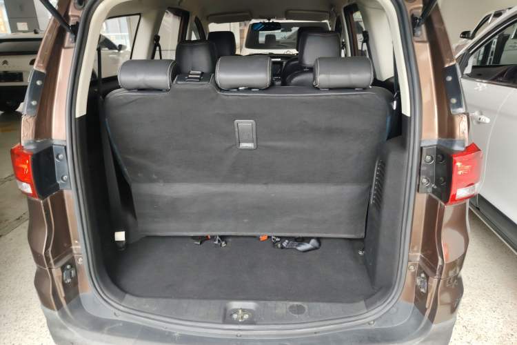 Used HYOSOW H3 2015 1.5L manual Comfort trim level
