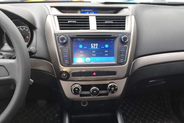 Used Geely Auto GX7 2015 Classic Edition 1.8L Manual Elite Model China V Standard Audio And AC Panel