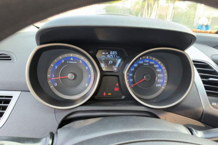 Used Hyundai Elantra (5th Generation / Langdong) 2016 1.6L Automatic Smart Version