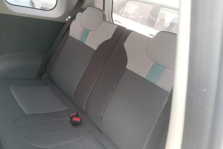 Used CHANGAN NEVO Lumin 2022 155 km – Refreshingly Sweet Edition Left Rear Seat