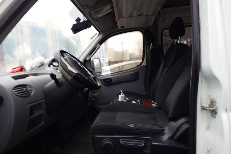 Used SAIC MAXUS Xintu V80 2021 2.0T Manual Classic Aoyuntong Long Wheelbase Mid-Roof 6/7/8/9-Seater
