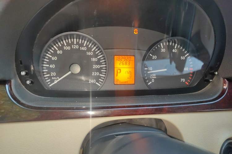 Used Mercedes-Benz Vito 2011 2.5L 7-seater executive version Instrument Cluster
