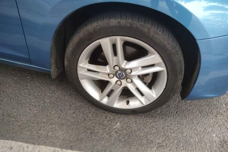 Used Volvo V60 2015 T5 Zhiyi Edition
