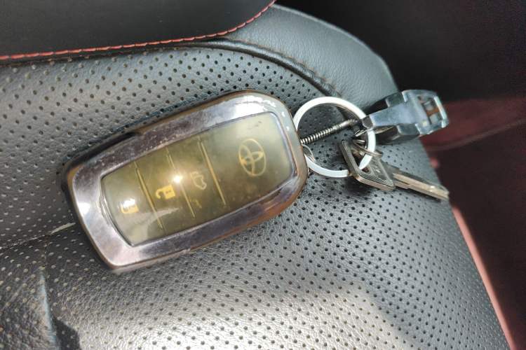 Used Toyota Highlander 2018 2.0T Four-Wheel Drive Prestige Version 7 Seats China V Emission Standard