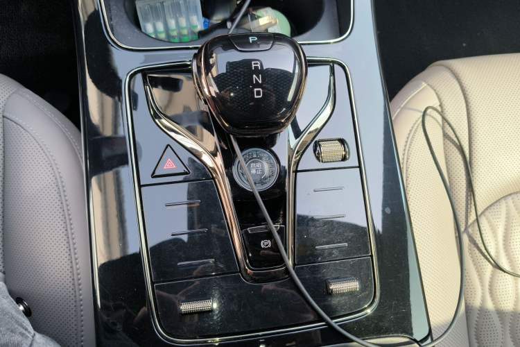 Used BYD Han 2024 EV Glory Edition 605KM Front-Wheel-Drive Premium Model Gear Lever