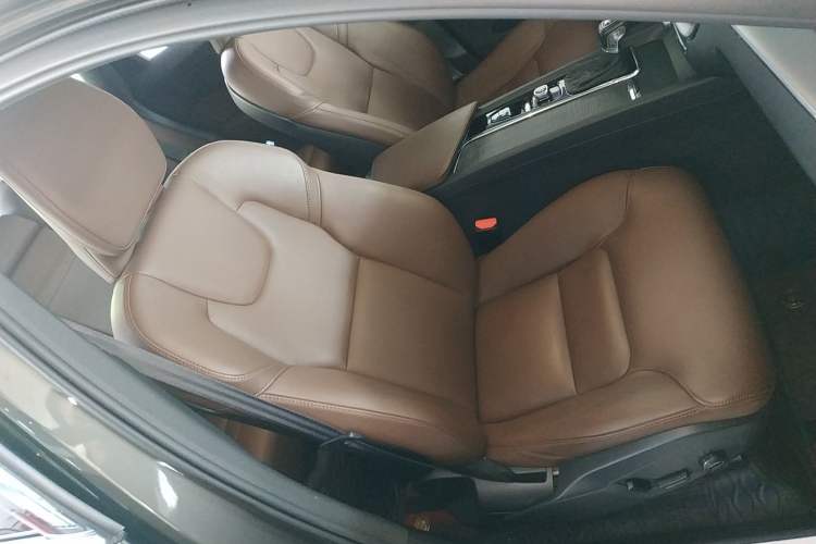 Used Volvo XC60 2021 T5 4x4 Smart Luxury Edition
