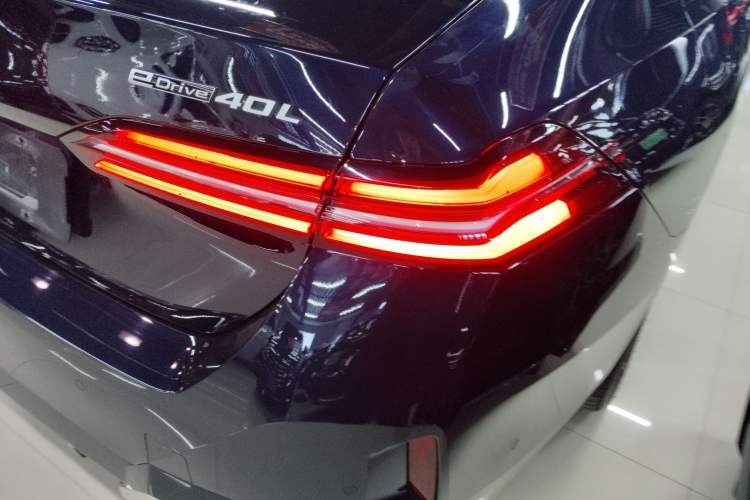 Used BMW i5 2025 eDrive 40L M Sport Package Exterior 3