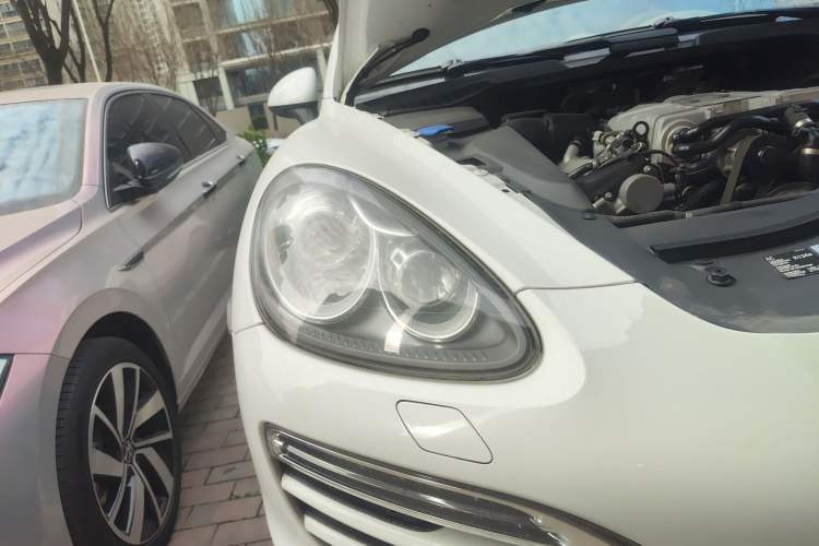 Used Porsche Cayenne 2014 Cayenne Platinum Edition 3.0T Right Front Headlight