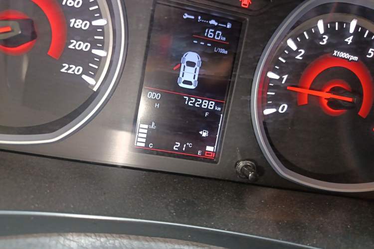 Used Soueast DX3 2018 1.5T SRG Manual Luxury Model Odometer Close Up